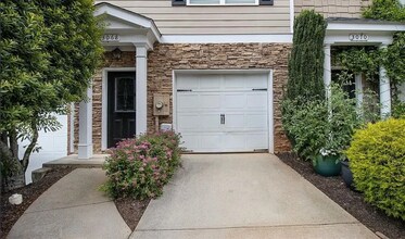 3068 Lauren Parc Rd in Decatur, GA - Building Photo - Building Photo