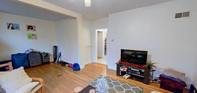 214 Freeman St in Brookline, MA - Building Photo - Building Photo