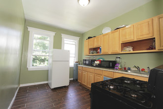 35 Baldwin Ave in Newark, NJ - Building Photo - Interior Photo