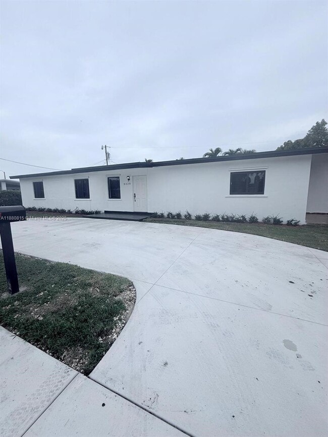 3320 SW 97th Ave in Miami, FL - Building Photo - Building Photo