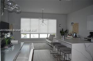 10347 NW 64th Ln in Doral, FL - Foto de edificio - Building Photo