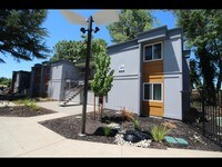 Building Photo - University River Village Apartamentos in Sacramento, California