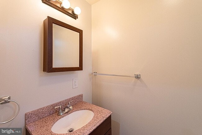 2129 Earp St photo'