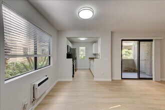 10170 Camino Ruiz in San Diego, CA - Building Photo - Building Photo