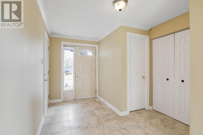 1136 Place Des Bouleaux in Ottawa, ON - Building Photo - Building Photo