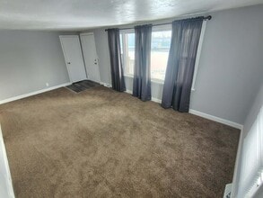 4190 S Linden Rd in Flint, MI - Building Photo - Building Photo