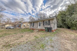 1108 Walnut St in Burlington, NC - Building Photo