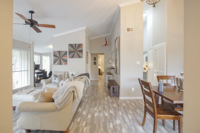 1881 Bering Dr in Houston, TX - Building Photo - Building Photo