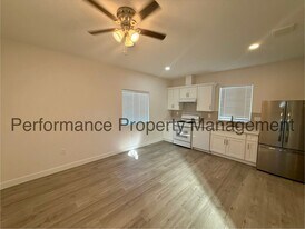 4301 Poach St in Bakersfield, CA - Building Photo