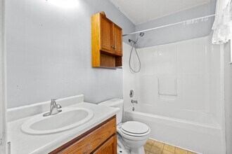1302 Williamsburg Dr in Elizabethtown, KY - Building Photo - Building Photo