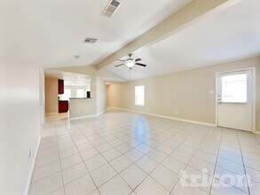 833 Painted Bison Dr in La Marque, TX - Building Photo - Building Photo