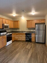 914-916 SW Sandy Ln in Grain Valley, MO - Building Photo - Building Photo