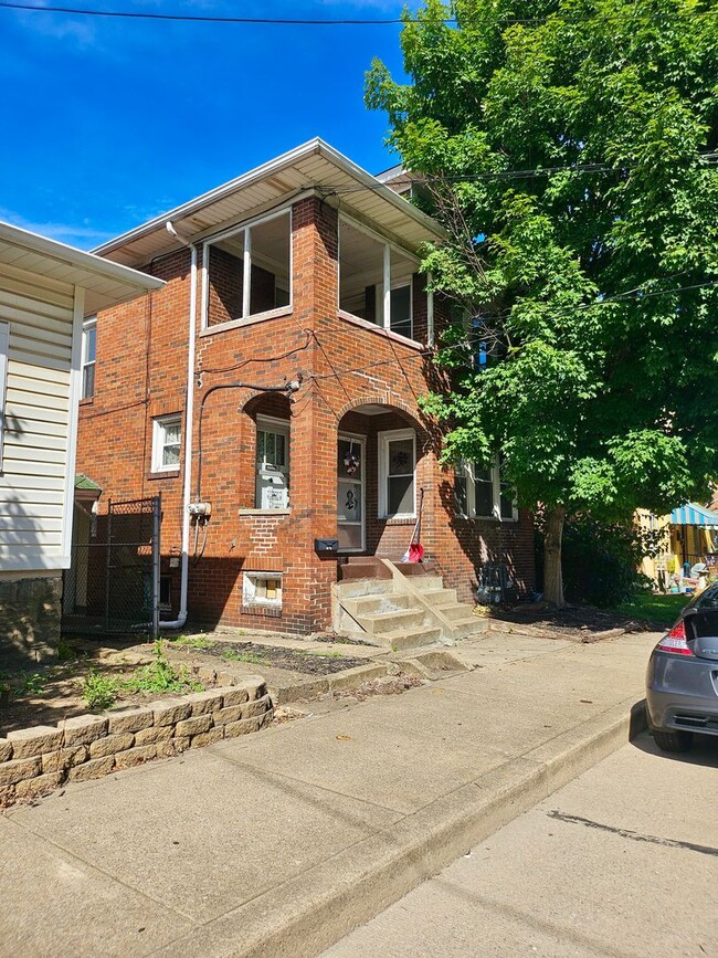 627 5th Ave in Coraopolis, PA - Building Photo - Building Photo