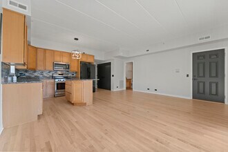 2807 N 75th Ct in Elmwood Park, IL - Building Photo - Building Photo