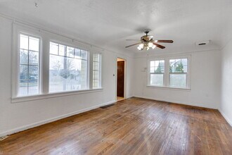 1137 SE Uglow Ave in Dallas, OR - Building Photo - Building Photo