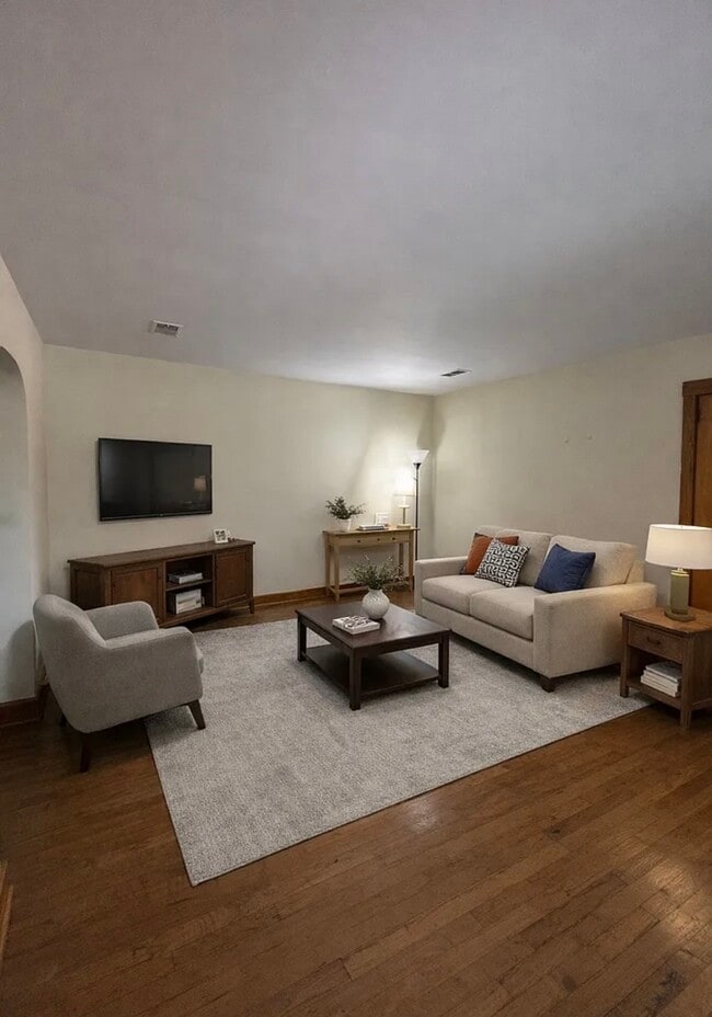 18 Cleveland Ave in Westover, WV - Building Photo - Building Photo