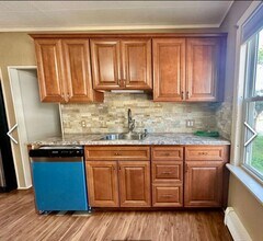 3 Holmes St in Thompson, CT - Foto de edificio - Building Photo