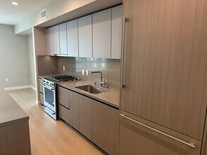 39 S Los Robles Ave, Unit 4009 in Pasadena, CA - Building Photo - Building Photo