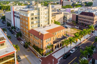 2320 First St in Ft. Myers, FL - Building Photo - Building Photo
