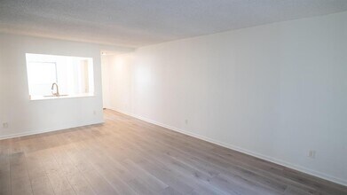 136 NW 60th Ave in Margate, FL - Foto de edificio - Building Photo