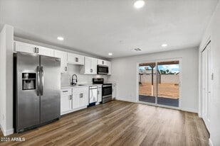 4150 E Sweetwater Ave in Phoenix, AZ - Building Photo