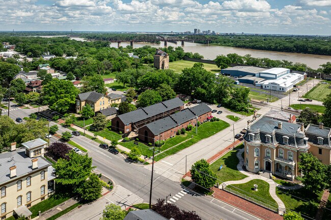 River Grove Apartments in New Albany, IN - Foto de edificio - Building Photo