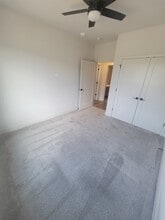 302 W Liberty Dr, Unit 206 in Wheaton, IL - Building Photo - Building Photo