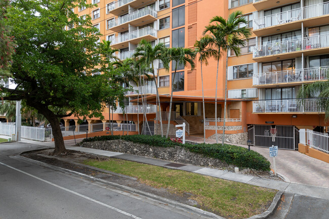 Waterside Towers in North Miami, FL - Building Photo - Building Photo