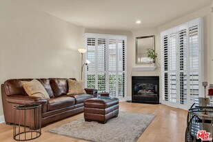 12000 Goshen Ave in Los Angeles, CA - Building Photo