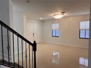 8744 NW 99th Path in Doral, FL - Building Photo - Building Photo
