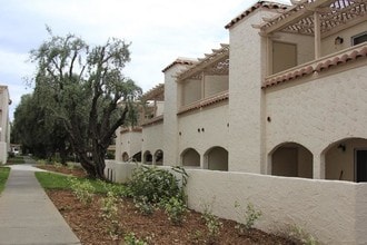 Tuscan Villa in Oroville, CA - Foto de edificio - Building Photo
