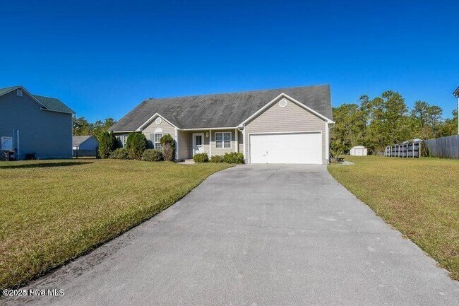119 Quail Creek Dr in Hubert, NC - Building Photo - Building Photo