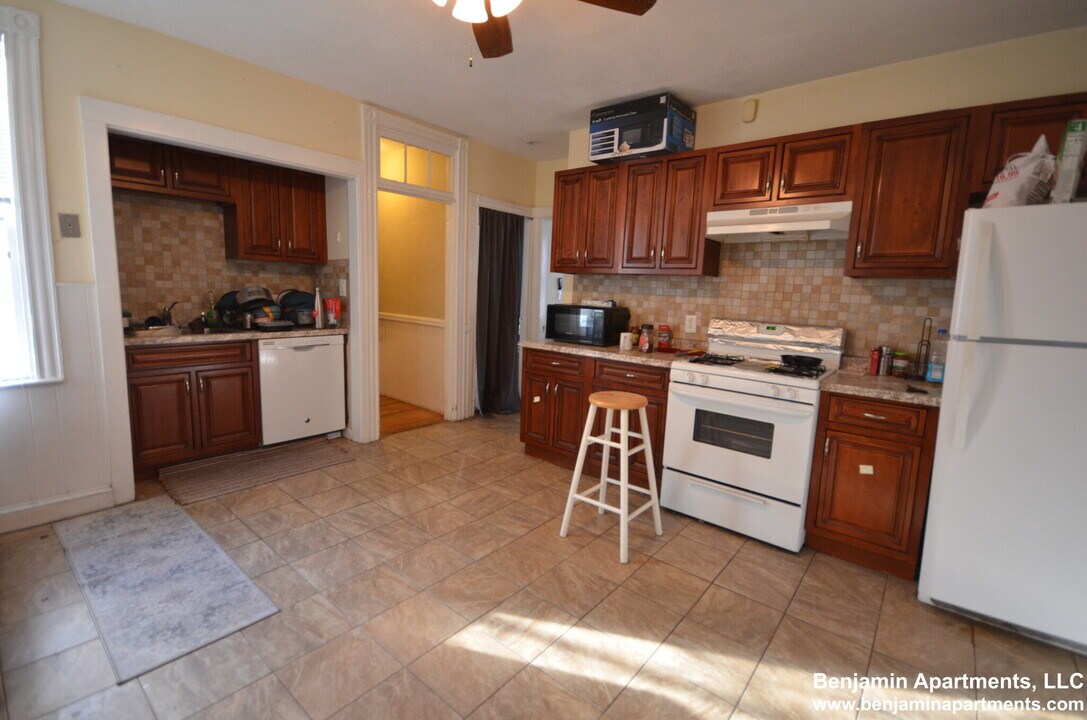 234 Cypress St, Unit 2 in Brookline, MA - Foto de edificio