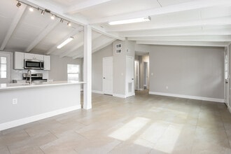 110 E Pine St in Davenport, FL - Building Photo - Building Photo