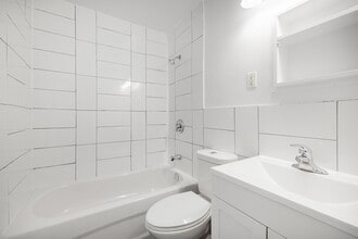 Cams Molokai in Richmond Hill, ON - Building Photo - Building Photo