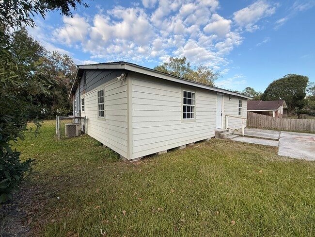 4831 Saphire Ave in Moss Point, MS - Building Photo - Building Photo