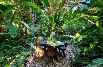 4895 SW 88th St in Miami, FL - Building Photo - Building Photo