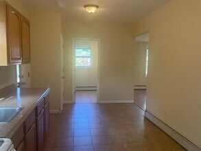 21 Cooley Ave, Unit 2nd Floor in Middletown, CT - Building Photo - Building Photo