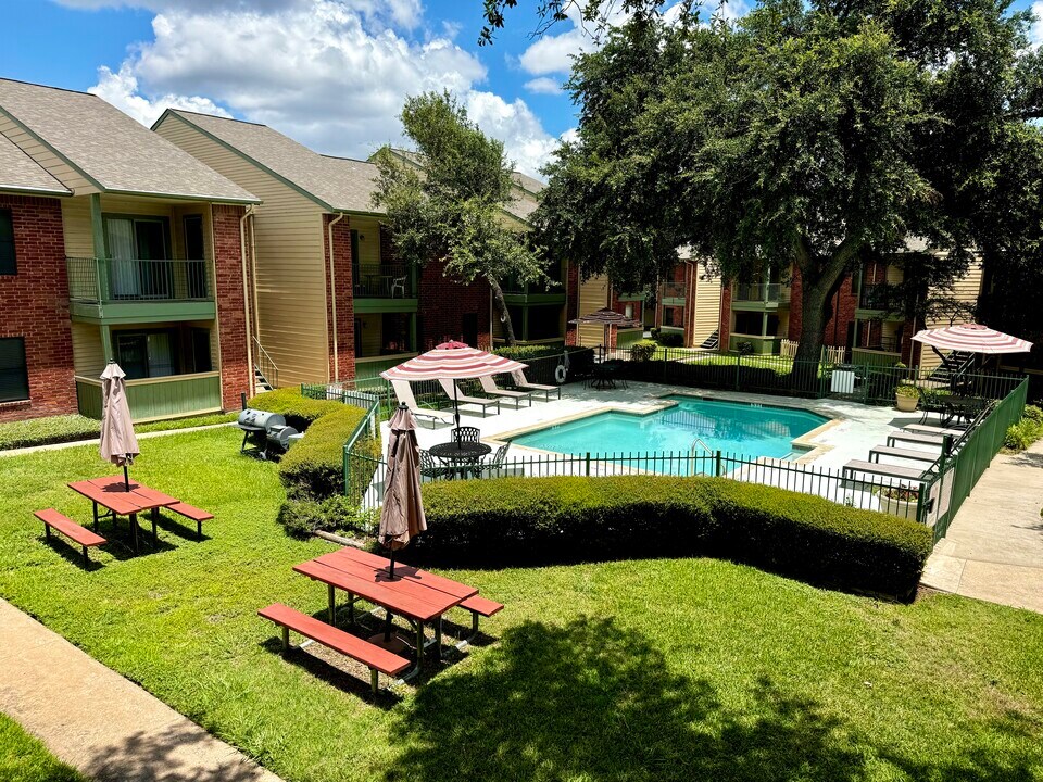 Hidden Timber Apartments in Austin, TX - Foto de edificio