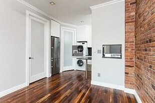 Elizabeth Street, Unit 4D in New York, NY - Building Photo