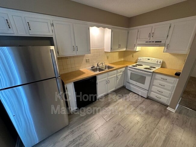 308 NE Independence Ave in Lee's Summit, MO - Building Photo - Building Photo