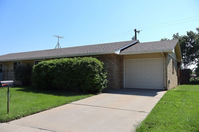 property at 1802 Hilltop Ct