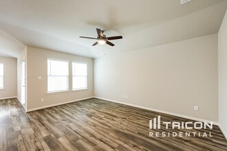 13559 Paxton Blvd in Saint Hedwig, TX - Building Photo - Building Photo