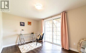 122 Monarch Woods Dr in Kitchener, ON - Building Photo - Building Photo