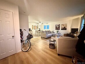 542 E Pine St in Long Beach, NY - Foto de edificio - Building Photo