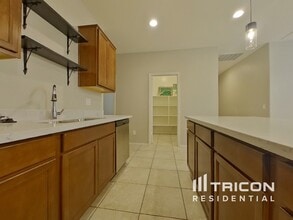 7343 W Hughes Dr in Phoenix, AZ - Foto de edificio - Building Photo