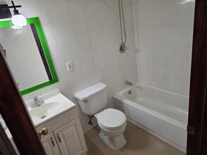 40-14 194th St in Queens, NY - Building Photo - Building Photo