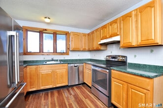 90 Niles Rd in Windsor, CT - Building Photo - Building Photo
