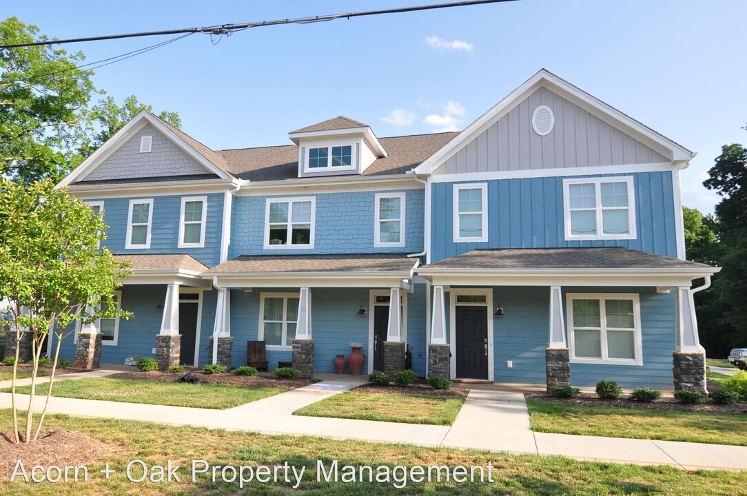 858 Thompson St in Pittsboro, NC - Building Photo