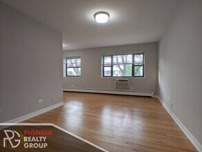 524 W Oakdale Ave, Unit 402 in Chicago, IL - Building Photo - Building Photo